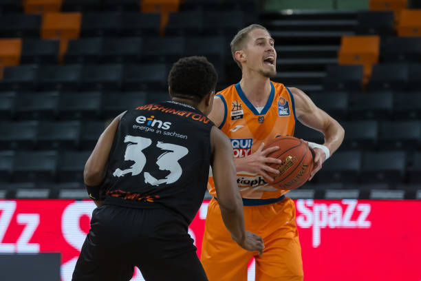 更展现出 更展现出